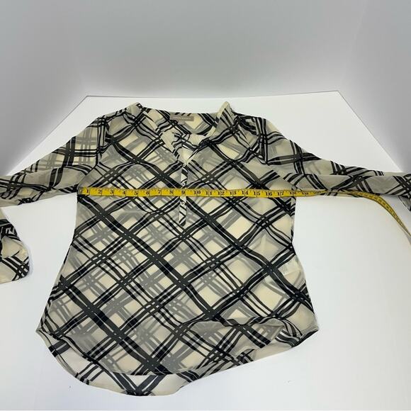 Priced to Sell!! Banana Republic XS Sheer Plaid Button-Up Blouse - Picture 10 of 11